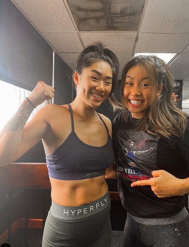 The Strait Times mengabarkan , Victoria Lee mengembuskan napas terakhirnya pada 26 Desember 2022 di Hawaii. Namun, pihak keluarga yang diwakili sang kakak, Angela, baru mengumumkannya, Sabtu (7/1/2023). (Foto: Instagram/@victorialee.mma)