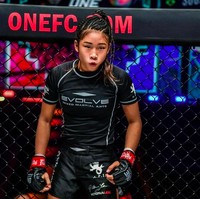 Dunia MMA atau seni bela diri campuran berduka atas kepergian Victoria Lee, salah satu bintang muda One Championship. Atlet yang bertarung di bawah bendera Singapura ini meninggal dalam usia yang masih sangat belia, yakni 18 tahun. (Foto: Instagram/@victorialee.mma)