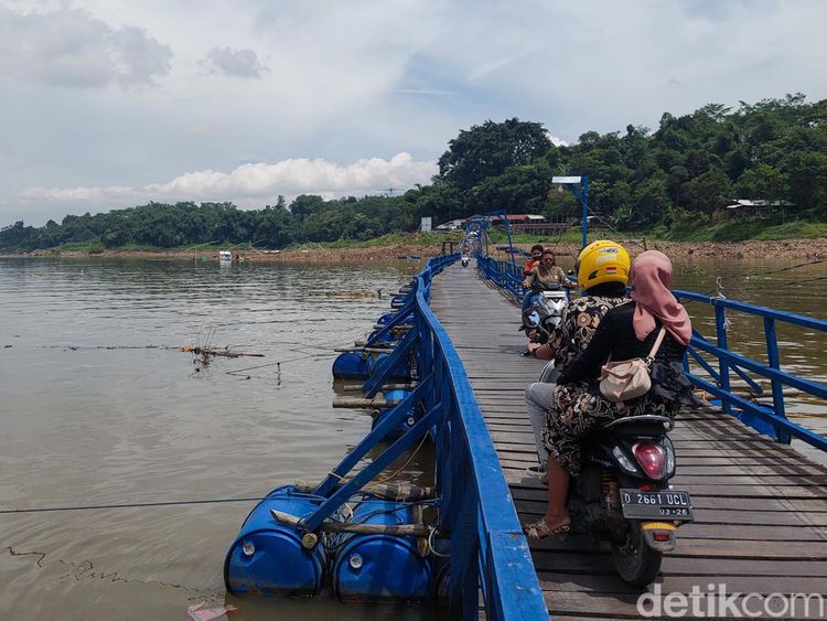 Pulau Sampah di Sungai Citarum Batujajar Kini Telah Bersih