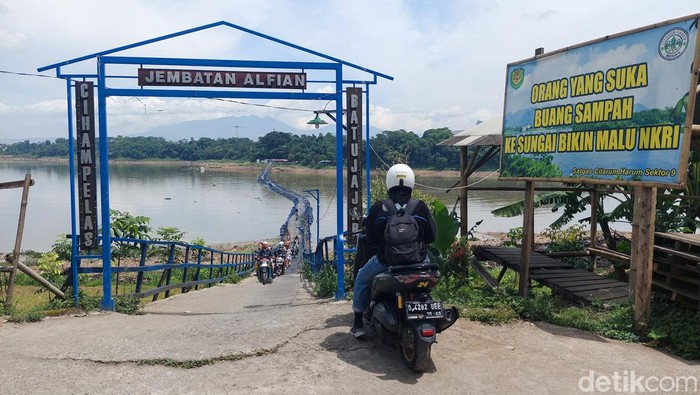 Potret Sungai Citarum di Batujajar, Kabupaten Bandung Barat, Minggu (8/1/2023) Potret Sungai Citarum di Batujajar, Kabupaten Bandung Barat, Minggu (8/1/2023)