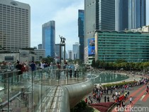 Cobalah Nongkrong di Halte Bundaran HI, Sekali Saja