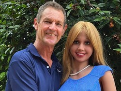 8 Foto Pria Hidup Bersama Boneka Seks, Berawal Dari Patah Hati Batal Nikah