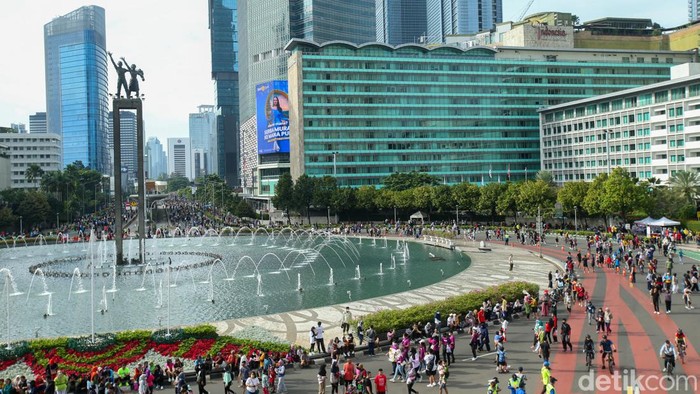 Suasana CFD Pertama Jakarta di 2023 Sejumlah warga beraktivitas di Car Free Day (CFD), Jakarta, Minggu (8/1/2023).