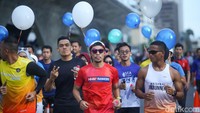 CFD diisi oleh warga yang memilih berolahraga untuk menghirup udara segar pada pagi hari.  