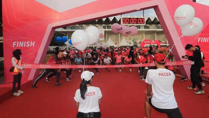 4.000 Peserta Ikut Festival Olahraga dan Musik di Jakarta Sejumlah peserta mengikuti festival olahraga AIA Vitality Live 2023 di Jakarta, Minggu (8/1/2023).