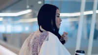 Nama Adinia Wirasti menjadi pembicaraan publik setelah dirinya disindir netizen karena kurang terkenal. Sindiran itu pun tak lama langsung ditanggapi oleh aktris kelahiran 1987 ini. Foto: Instagram @adiniawrst