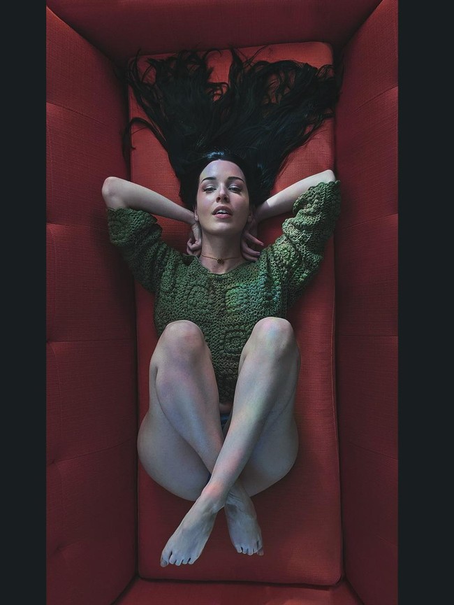 Wanita yang juga jadi model OnlyFans ini tidak takut badannya jadi berbau tak sedap karena jarang mandi. Sebab kemampuan adaptasi tubuh terhadap lingkungan sangatlah bagus. Foto: Twitter/@Aella_Girl