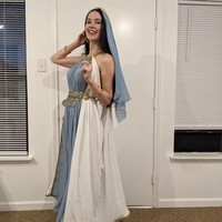 Aella mengklaim ketika seseorang sudah jarang mandi, tubuh akan menyesuaikan, sehingga tidak lagi menimbulkan bau. Foto: Twitter/@Aella_Girl