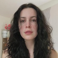 Meskipun mandi hanya 3 kali sebulan, Aella bukannya tidak bersih-bersih tubuh sama sekali. Ada beberapa bagian tubuh yang rutin dia bersihkan untuk mencegah bau badan. Salah satunya alat kelaminnya. Foto: Twitter/@Aella_Girl