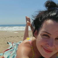 “Jika ada orang yang keramas setiap hari berhenti keramas, rambut mereka akan jadi berantakan dan berminyak. Tapi jika kamu rutin dan hati-hati, tubuh kamu akan menyesuaikan, tuturnya, seperti dikutip dari Daily Star. Foto: Twitter/@Aella_Girl