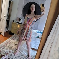 Dalam satu tahun, Aella hanya mandi 37 kali, atau tiga kali sebulan. Menurutnya mandi setiap hari bisa merusak mikrobioma alami kulit. Foto: Twitter/@Aella_Girl