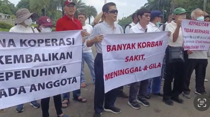 Aliansi 896 Korban Koperasi Simpan Pinjam (KSP) Indosurya gelar aksi damai di kawasan Patung Kuda, Jakpus