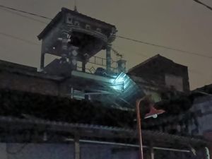 Angin Kencang Terjang Satu Desa di Mojokerto: 39 Rumah-1 Mobil Rusak