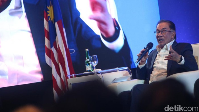 Perdana Menteri (PM) Malaysia Anwar Ibrahim mengisi acara CT Corp Leadership Forum, Senin (9/1/2023).