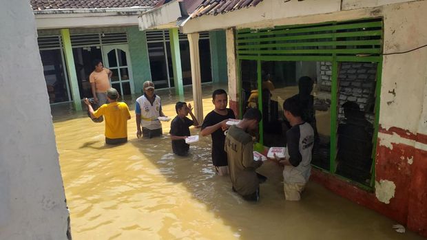 Banjir Bangkalan, Madura, Jawa Timur menerjang dua kecamatan, yaitu Arosbaya dan Blega. Banjir terjadi sebanyak tiga kali sejak pergantian tahun 2022.
