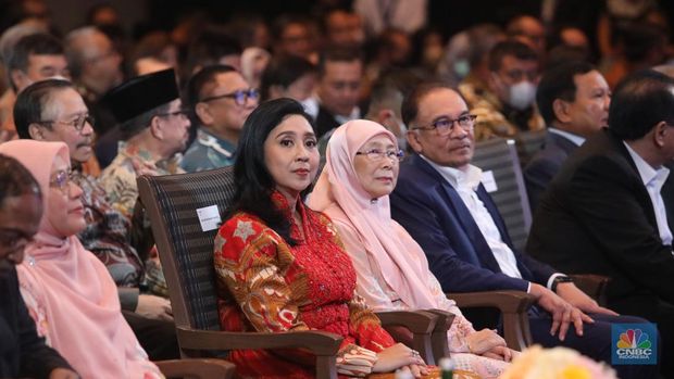 CT Corps Leadership Forum Bersama Perdana Menteri Malaysia YAB Dato' Seri Anwar Ibrahim, di Menara Bank Mega, Jakarta, Senin, 9/1/2023. (CNBC Indonesia/ Muhammad Sabki)