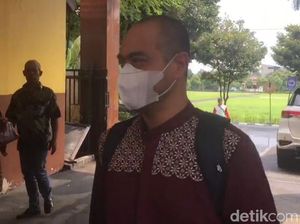 Ferry Irawan Tinggalkan Polda Jatim Usai Mengeluh Sakit Lambung