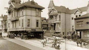Memindahkan rumah menggunakan kuda. San Francisco, 1908 Foto: Instagram/The History Atlas 