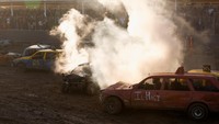 Peserta bersaing dalam kompetisi menghancurkan mobil bertajuk Demolition Derby di Ta Qali, Malta.