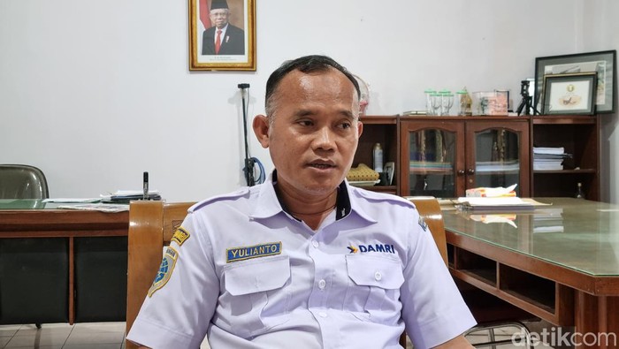 General Manager Damri Surabaya Yulianto saat blak-blakan soal berhentinya bus listrik Surabaya
