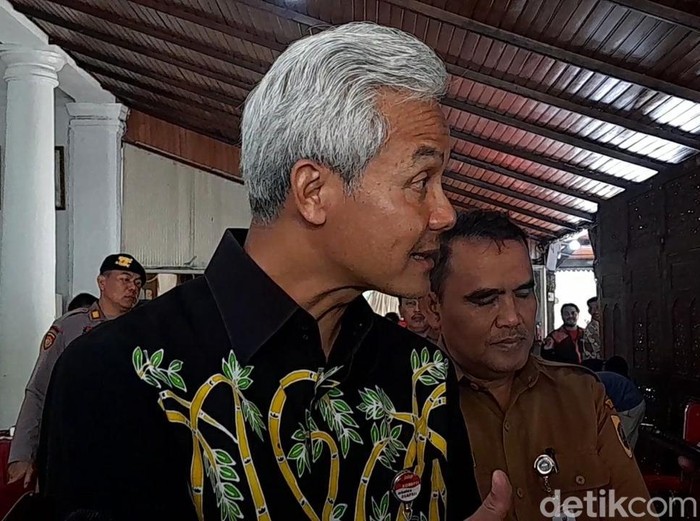 Gubernur Jawa Tengah Ganjar Pranowo di Pendopo Brebes, Senin (9/1/2023).