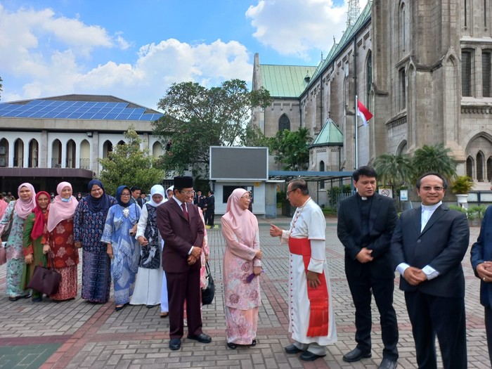 Istri PM Malaysia kunjungi Gereja Katedral (Anggi-detikcom)