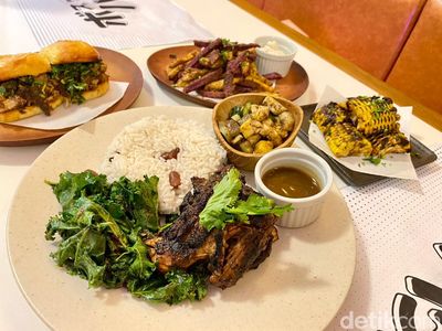 Maknyus! Di Kemang Ada Ayam Bakar Bumbu Jamaika yang Gurih Aromatik