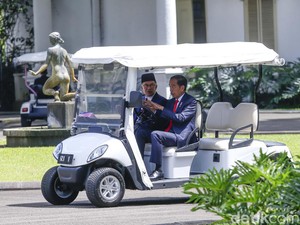 Momen Jokowi Sopiri Anwar Ibrahim Ajak Keliling Istana Bogor