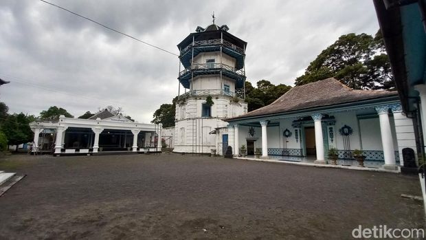 Panggung Songgobuwono di Keraton Kasunanan Solo