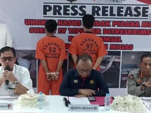 Gudang Pengoplos BBM Industri di Palembang Digerebek, 2 Ditangkap