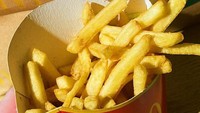 Menu kentang gorengnya tak jauh berbeda dengan gerai McDonalds lain. Sehingga menurut Erin tak begitu istimewa. Foto: Erin McDowell/Insider