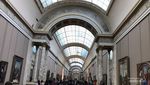 Melihat Lukisan Monalisa di Museum Louvre Paris