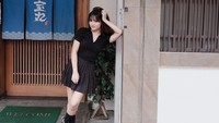 Selain itu, Mirriam Eka mengungkap fakta lain terkait dirinya yang suka bawa lipstik di tas. (Foto: dok Instagram)