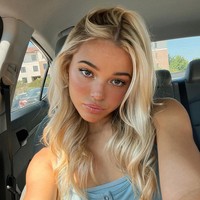 Sosoknya jadi kontroversi setelah NCAA (National Collegiate Athletic Association) membuat aturan bahwa timnas AS dilarang menerima uang dari internet. Setelah itu, Olivia pun bergabung di agensi WME Sports di mana ia lebih banyak mendapatkan endorsement, termasuk dari brand baju olahraga terkenal. Ia sendiri mengaku hanya ingin menginspirasi anak-anak muda.Aku haya ingin menjadi panutan untuk wanita-wanita muda. Aku ingin menjadi contoh yang bagus dan aku ingin menyampaikan pesan bahwa kita lebih dari olahraga. Ini sangat penting bagiku, katanya kepada New York Post.Foto: Instagram @livvydunne