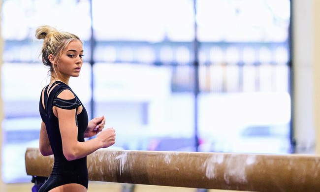 Olivia sering memamerkan pesonanya di TikTok dan Instagram. Baru-baru ini postingan yang memperlihatkannya sedang latihan jadi viral. Dianggap terlalu sempurna, foto Olivia dituduh editan karena ia tampak seperti AI (artificial intelligence).Foto: Instagram @livvydunne