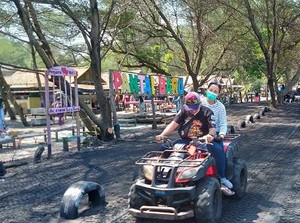 Pelesir ke Pantai Baru Jogja Lur, Ada Kincir Angin Raksasa