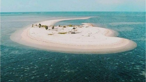 Pantai Gili Putih Sumberkima, Buleleng, Bali.
