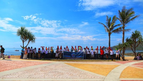 Pantai Kuta di Kawasan Ekonomi Khusus KEK Mandalika, Lombok Tengah, NTB.