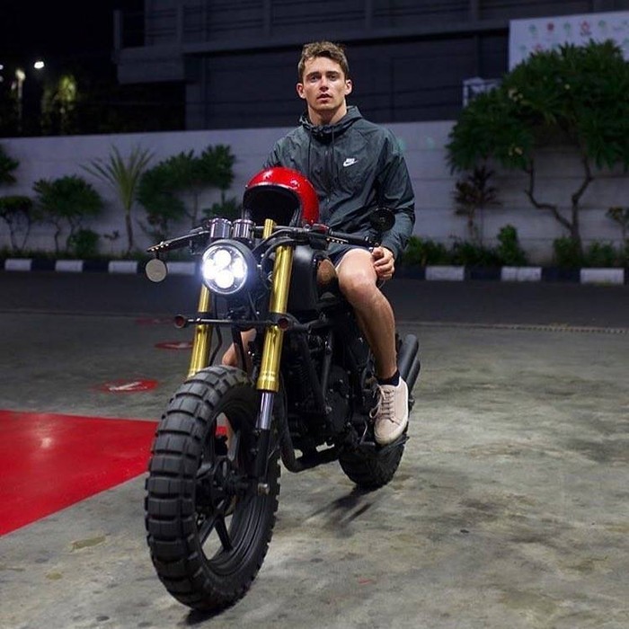 Pebalap F1 Charles Leclerc dengan Motor Kustom dari Bali