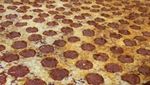 Pizza Terbesar di Dunia Ini Lebarnya 1,3 Meter dan Bisa Jadi 200 Potong