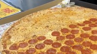 Selain pizza jumbo bentuk persegi, Big Mamas & Papas Pizzeria juga tawarkan pizza bentuk bundar seperti pizza pada umumnya.