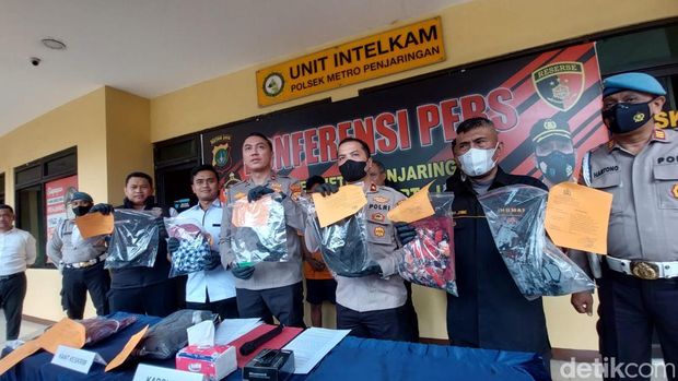 Polisi merilis kasus pria bakar mantan istri di Penjaringan, Jakarta Utara.