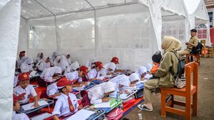 Suasana Hari Pertama Sekolah di Lokasi Bencana Gempa Cianjur