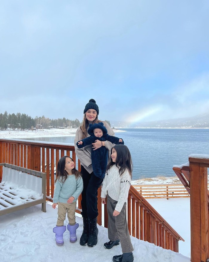 Potret Yasmine Wildblood Liburan Bareng Anak Potret Yasmine Wildblood Liburan Bareng Anak