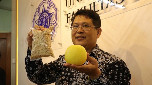 Odamlarning yuzlariga shilinishini kuzatish semiz etuk ayolda tugadi