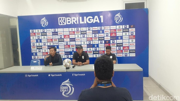 Asisten Pelatih PSIS Semarang Achmad Resa saat jumpa pers.
