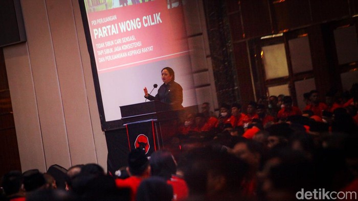 Puan Bicara Capres PDIP hingga Target Hattrick Pemilu di Bimtek DPRD Ketua DPR sekaligus Ketua DPP PDIP Puan Maharani berbicara soal target partainya menang 3 kali beruntun di Pemilu. Puan juga bicara soal capres PDIP di acara Bimtek, Senin (9/1/2023).