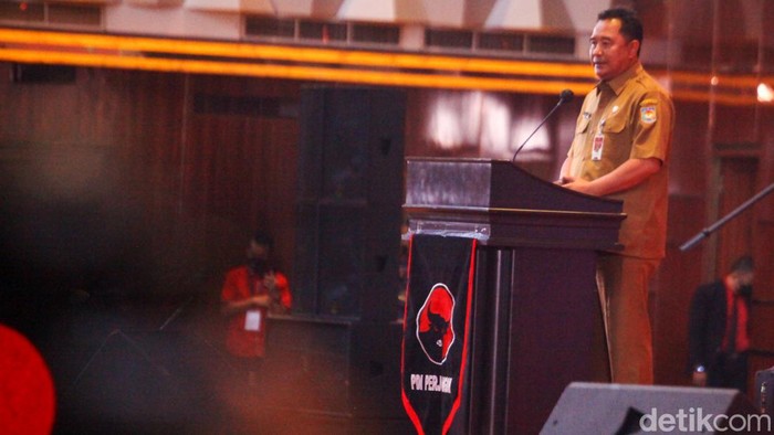 Puan Bicara Capres PDIP hingga Target Hattrick Pemilu di Bimtek DPRD Ketua DPR sekaligus Ketua DPP PDIP Puan Maharani berbicara soal target partainya menang 3 kali beruntun di Pemilu. Puan juga bicara soal capres PDIP di acara Bimtek, Senin (9/1/2023).