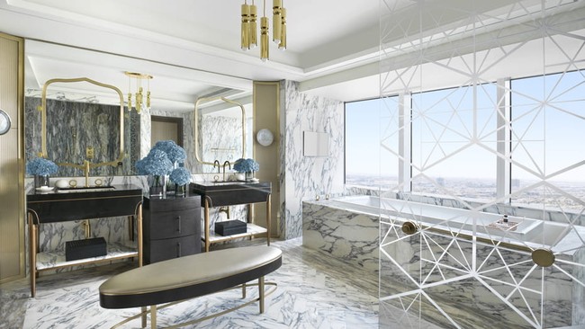 Kemewahan juga terasa sampai kamar mandi. Betapa tidak, semuanya serba marmer. (Foto: Dok. Four Seasons)