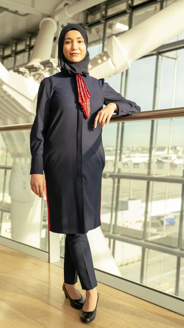 Selain all-in-one, desainer Ozwald Boateng juga telah menciptakan tunik dan hijab untuk seragam baru British Airways (BA). Selain all-in-one, desainer Ozwald Boateng juga telah menciptakan tunik dan hijab untuk seragam baru British Airways (BA).